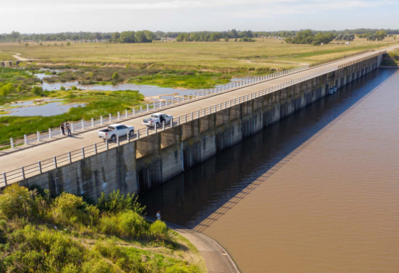 Comienzan las obras en la Presa Roggero y en las compuertas del Camino del Buen