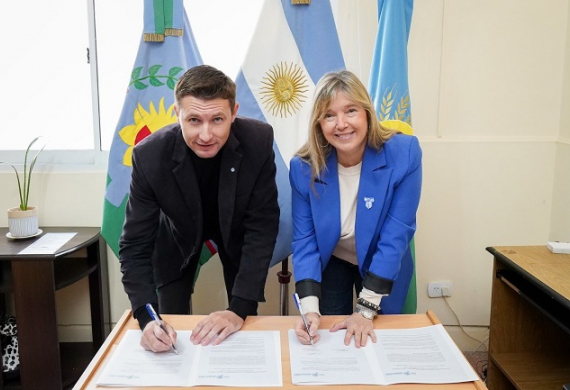 Alvarez Rodríguez firmó un convenio para acompañar la organización de eventos productivos en Alem