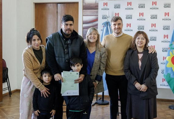 Vecinos de Morón recibieron partidas del programa “Mi Identidad Mi Derecho”