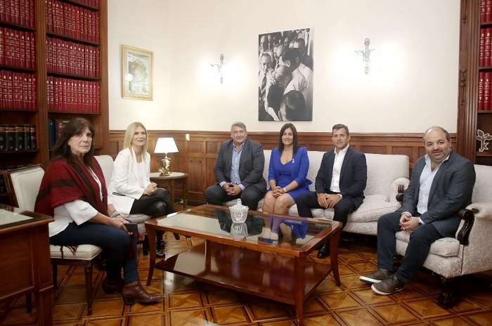 D'Onofrio con la Vicegobernadora Magario y senadores bonaerenses.