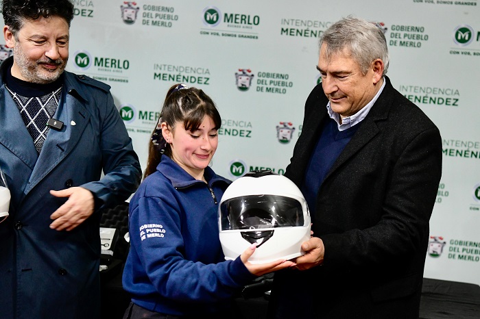 El Ministro D'Onofrio y el Intendente Menéndez en Merlo.