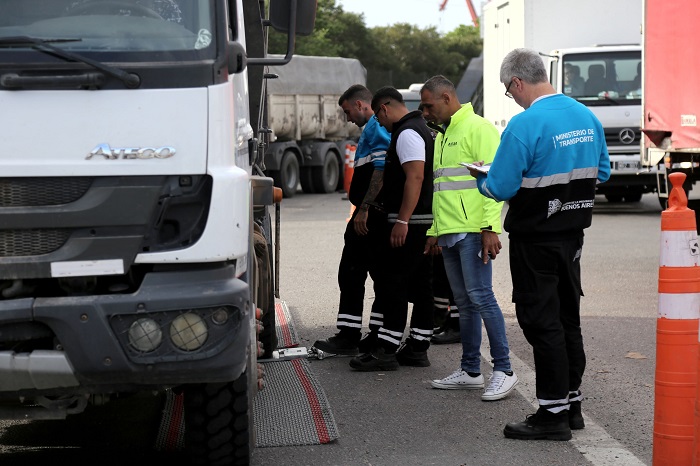 Operativo de fiscalización en el peaje de Dock Sud.