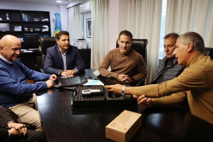 Marinucci, Feijoo y Contreras con Álvarez y Russo.