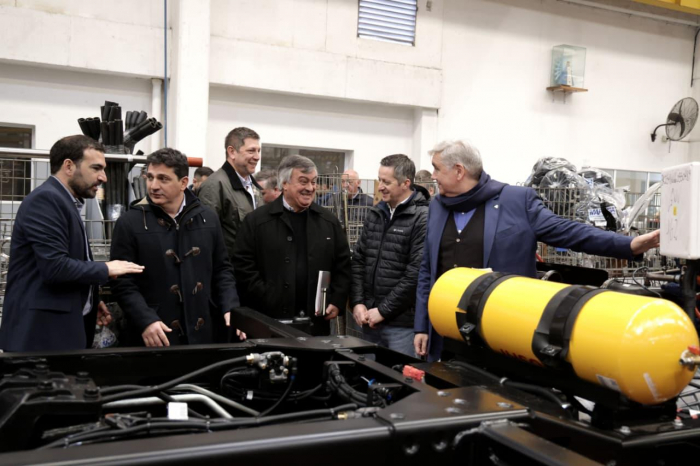 El Ministro en las áreas de producción de la empresa.