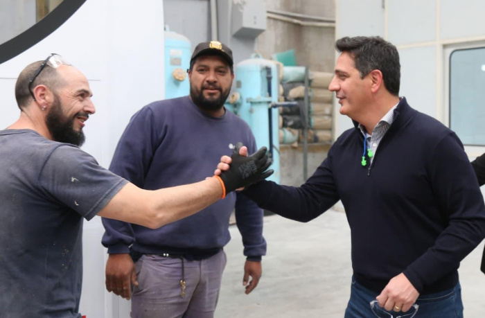 El Ministro Marinucci con los trabajadores de Italbus.